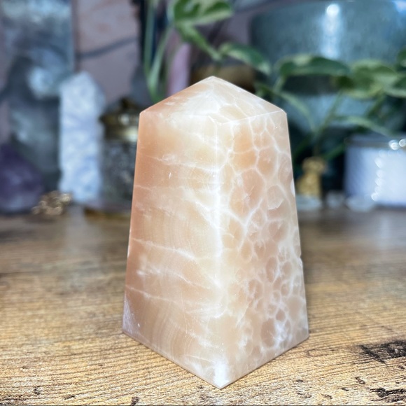 Honeycomb calcite tower - extremely rare! - Picture 3 of 3